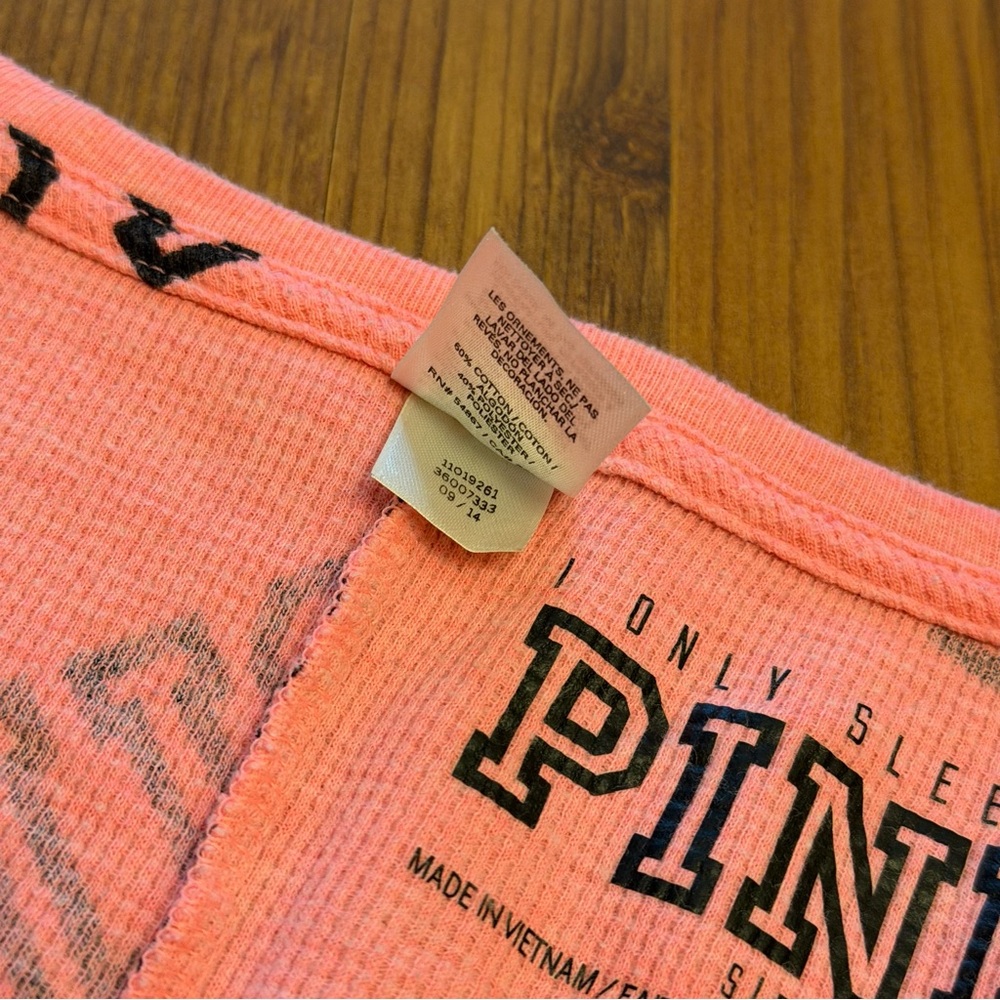 Victoria’s Secret PINK All Over Print Waffle Texture Thermal Onesie Size Small - Picture 12 of 12